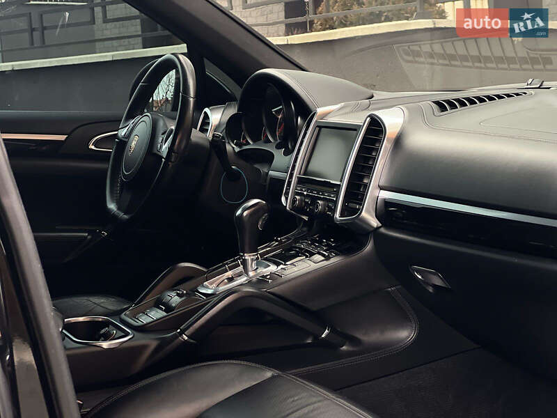 Позашляховик / Кросовер Porsche Cayenne 2011 в Івано-Франківську