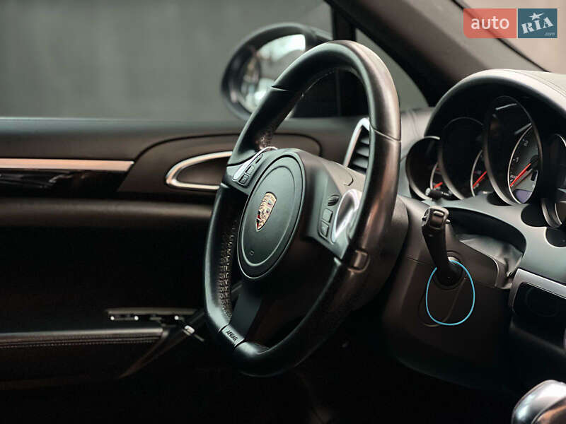Позашляховик / Кросовер Porsche Cayenne 2011 в Івано-Франківську