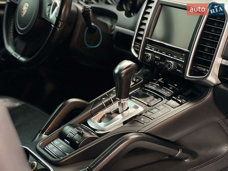 Позашляховик / Кросовер Porsche Cayenne 2011 в Івано-Франківську