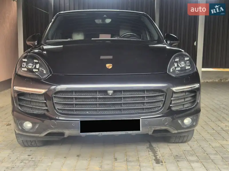 Внедорожник / Кроссовер Porsche Cayenne 2016 в 