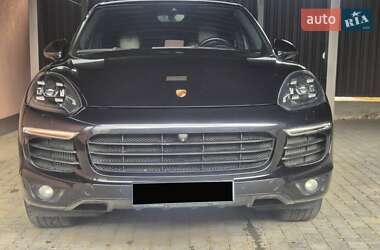 Позашляховик / Кросовер Porsche Cayenne 2016 в 