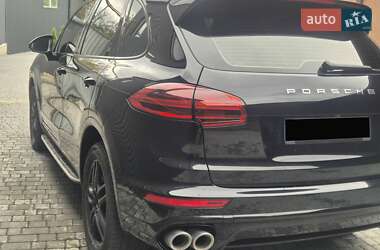 Позашляховик / Кросовер Porsche Cayenne 2016 в 
