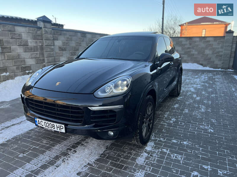 Внедорожник / Кроссовер Porsche Cayenne 2016 в 