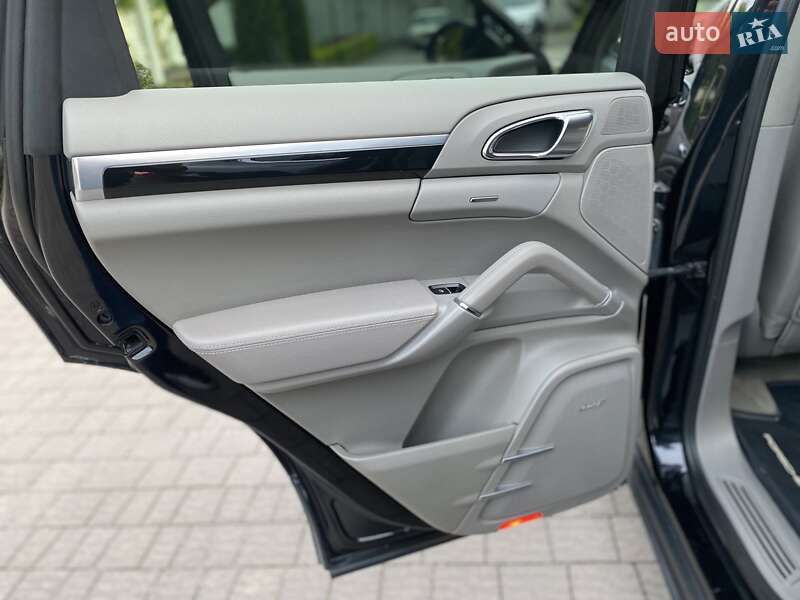 Позашляховик / Кросовер Porsche Cayenne 2010 в Хмельницькому