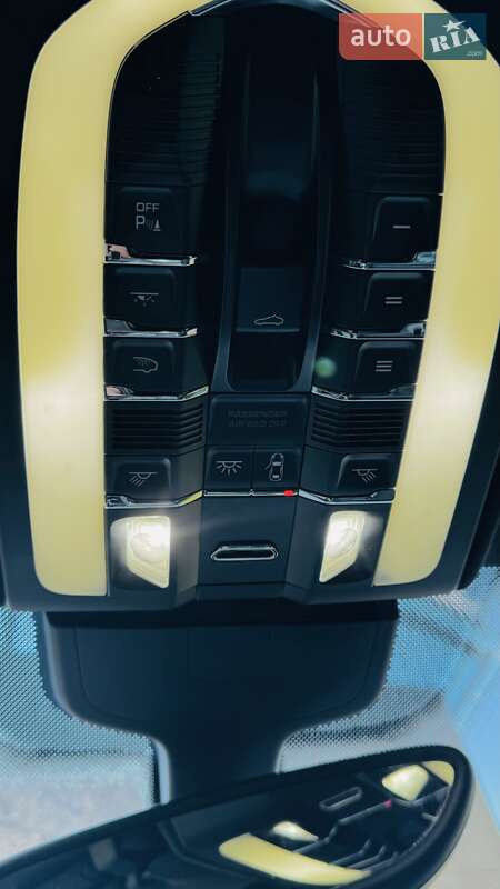 Внедорожник / Кроссовер Porsche Cayenne 2010 в Киеве