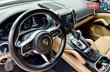 Позашляховик / Кросовер Porsche Cayenne 2016 в 