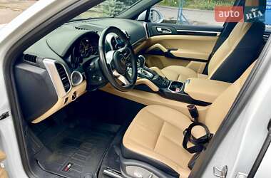 Позашляховик / Кросовер Porsche Cayenne 2016 в 