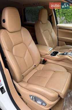 Позашляховик / Кросовер Porsche Cayenne 2010 в 