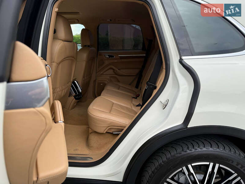 Внедорожник / Кроссовер Porsche Cayenne 2010 в Днепре
