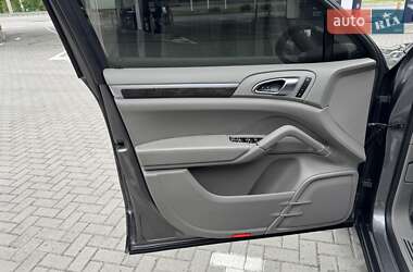 Внедорожник / Кроссовер Porsche Cayenne 2013 в 
