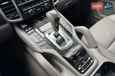 Внедорожник / Кроссовер Porsche Cayenne 2013 в 