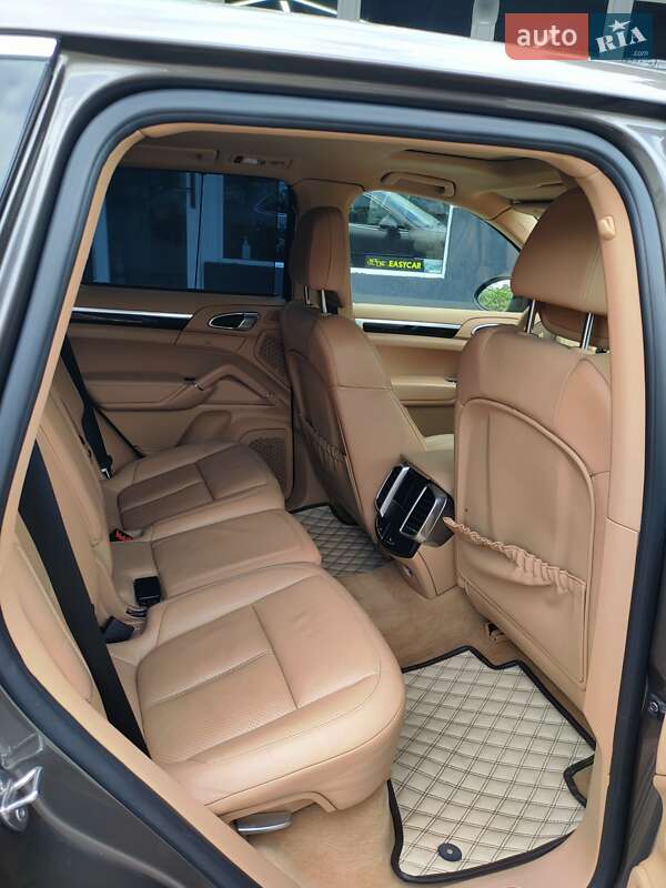 Внедорожник / Кроссовер Porsche Cayenne 2014 в Днепре