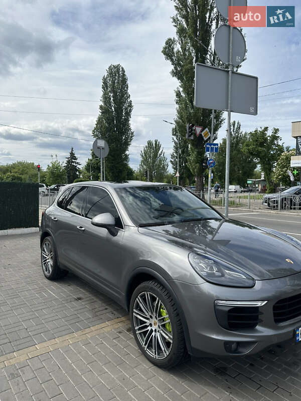 Внедорожник / Кроссовер Porsche Cayenne 2015 в Киеве