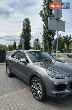 Внедорожник / Кроссовер Porsche Cayenne 2015 в 