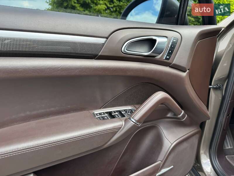 Внедорожник / Кроссовер Porsche Cayenne 2011 в Киеве
