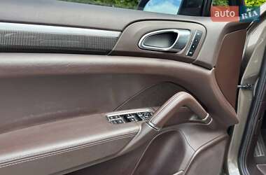 Внедорожник / Кроссовер Porsche Cayenne 2011 в 