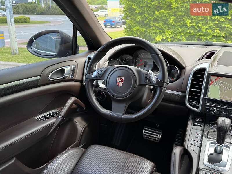Внедорожник / Кроссовер Porsche Cayenne 2011 в Киеве