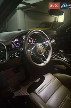 Внедорожник / Кроссовер Porsche Cayenne 2023 в 