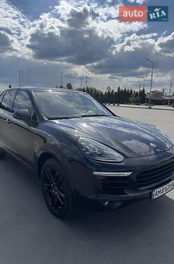 Внедорожник / Кроссовер Porsche Cayenne 2015 в 