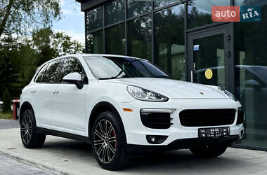 Внедорожник / Кроссовер Porsche Cayenne 2015 в 