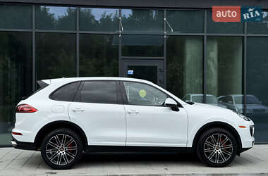 Внедорожник / Кроссовер Porsche Cayenne 2015 в 