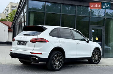 Внедорожник / Кроссовер Porsche Cayenne 2015 в 