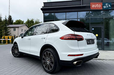 Внедорожник / Кроссовер Porsche Cayenne 2015 в 