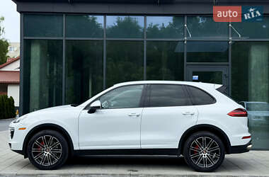 Внедорожник / Кроссовер Porsche Cayenne 2015 в 