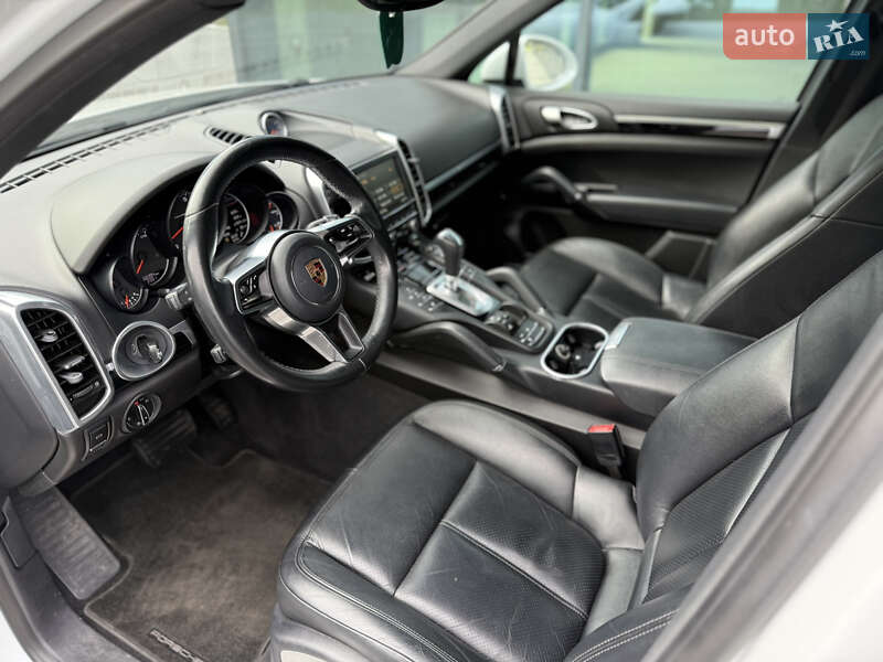 Позашляховик / Кросовер Porsche Cayenne 2015 в Львові фото 34 Позашляховик / Кросовер Porsche Cayenne 2015 в Львові