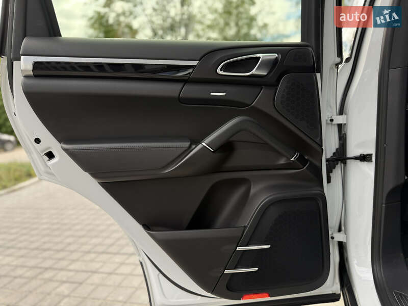 Позашляховик / Кросовер Porsche Cayenne 2015 в Львові фото 43 Позашляховик / Кросовер Porsche Cayenne 2015 в Львові