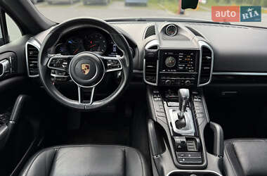 Внедорожник / Кроссовер Porsche Cayenne 2015 в 