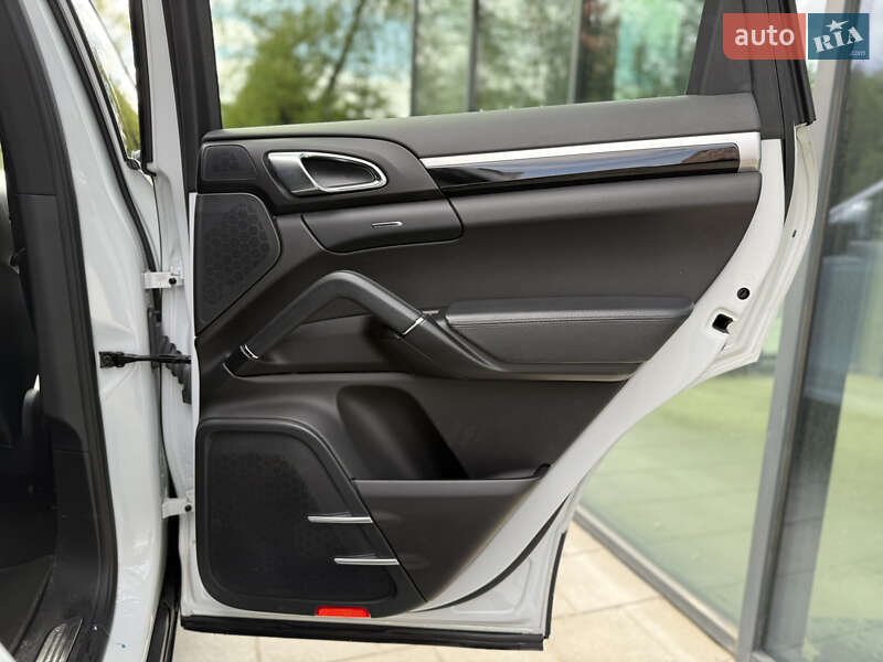 Позашляховик / Кросовер Porsche Cayenne 2015 в Львові фото 52 Позашляховик / Кросовер Porsche Cayenne 2015 в Львові