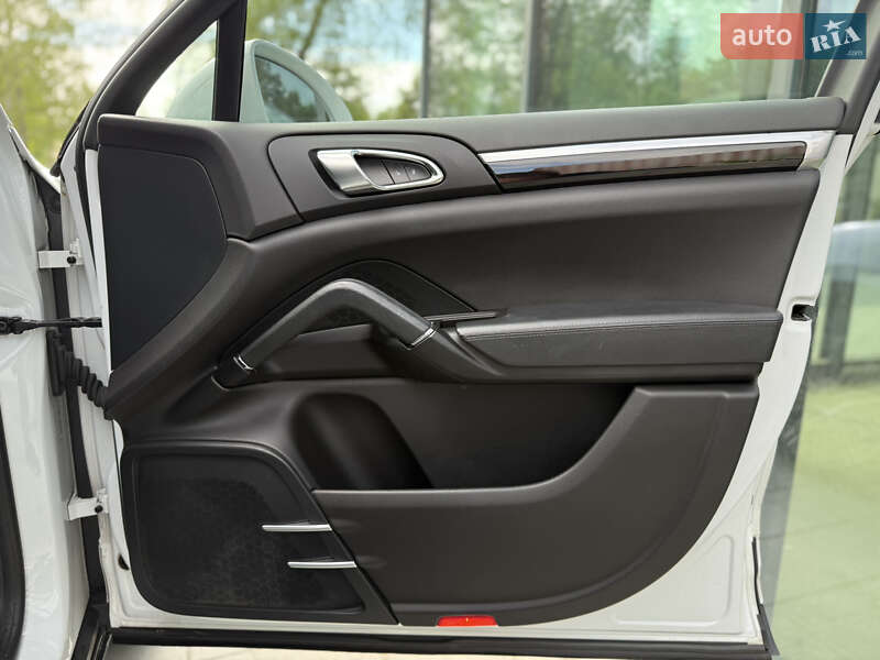 Позашляховик / Кросовер Porsche Cayenne 2015 в Львові фото 55 Позашляховик / Кросовер Porsche Cayenne 2015 в Львові