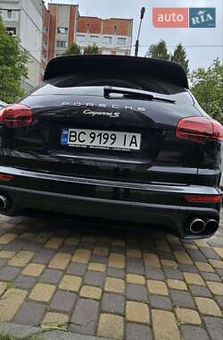 Внедорожник / Кроссовер Porsche Cayenne 2015 в 