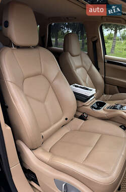 Внедорожник / Кроссовер Porsche Cayenne 2010 в 