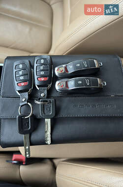 Внедорожник / Кроссовер Porsche Cayenne 2010 в 