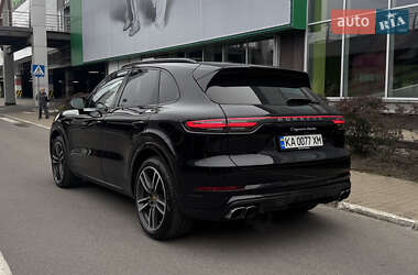 Внедорожник / Кроссовер Porsche Cayenne 2018 в 