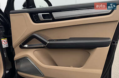 Внедорожник / Кроссовер Porsche Cayenne 2018 в 