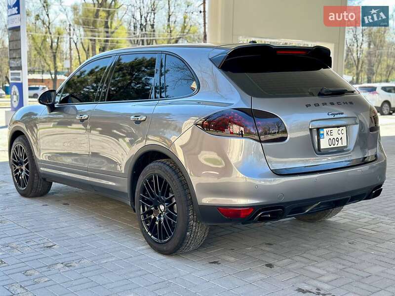 Позашляховик / Кросовер Porsche Cayenne 2013 в Дніпрі