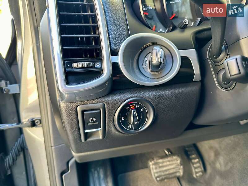 Позашляховик / Кросовер Porsche Cayenne 2013 в Дніпрі