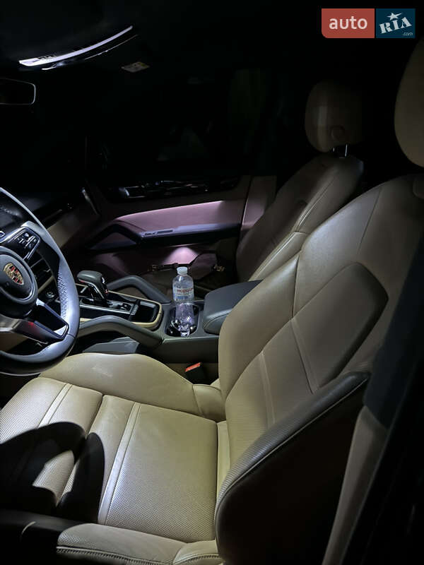Внедорожник / Кроссовер Porsche Cayenne 2018 в Киеве