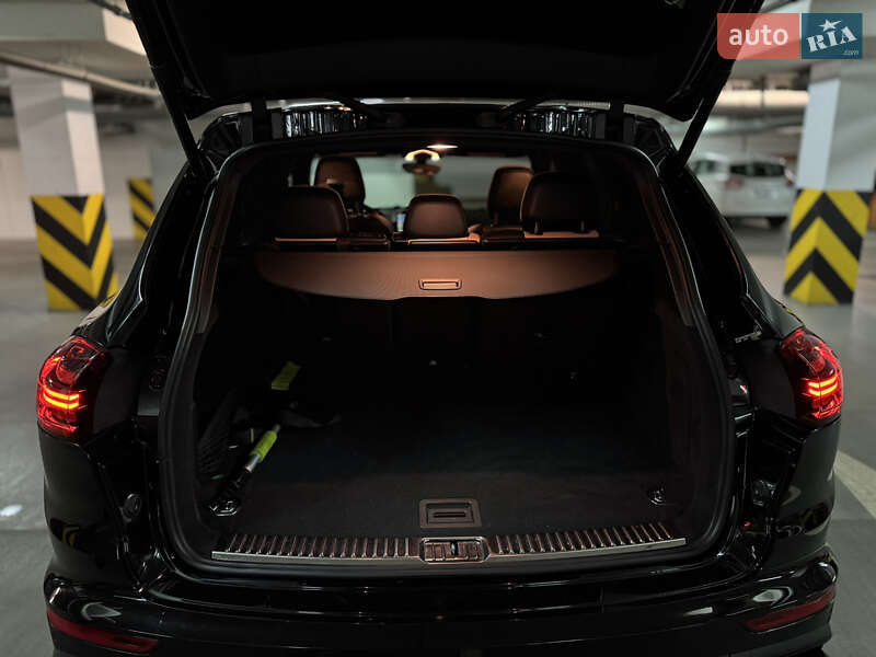 Позашляховик / Кросовер Porsche Cayenne 2016 в Дніпрі