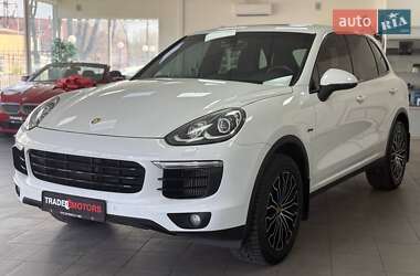 Внедорожник / Кроссовер Porsche Cayenne 2015 в 