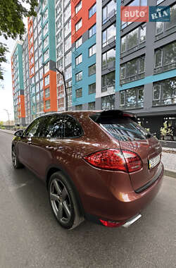 Внедорожник / Кроссовер Porsche Cayenne 2012 в 