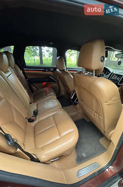 Внедорожник / Кроссовер Porsche Cayenne 2012 в 