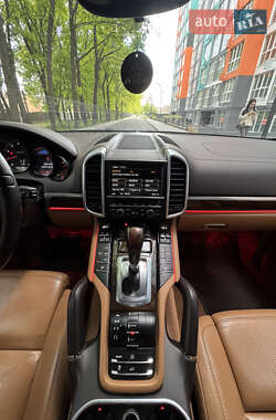Внедорожник / Кроссовер Porsche Cayenne 2012 в 