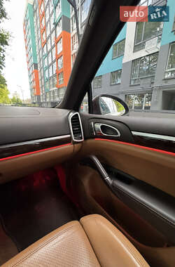 Внедорожник / Кроссовер Porsche Cayenne 2012 в 