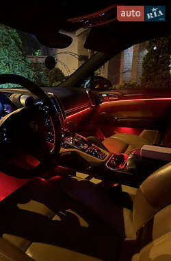 Внедорожник / Кроссовер Porsche Cayenne 2012 в 