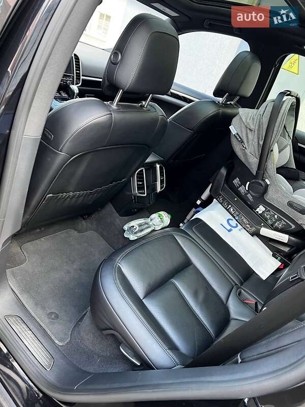 Позашляховик / Кросовер Porsche Cayenne 2014 в Харкові