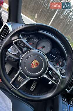 Позашляховик / Кросовер Porsche Cayenne 2014 в 